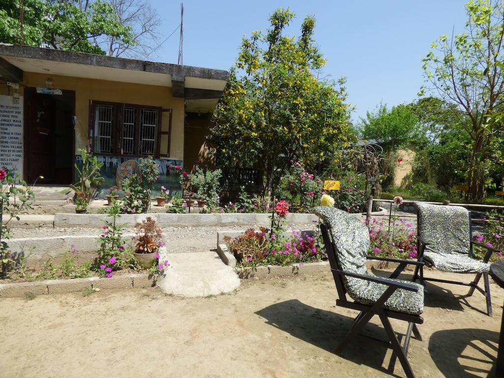 Chitwan Gaida Lodge Sauraha Extérieur photo